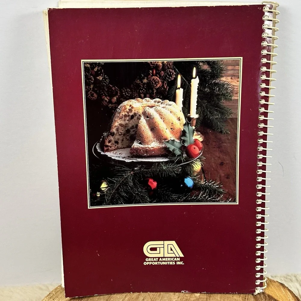 Homemade For‎ The Holidays Favorite Recipes Press Cookbook First Printing 1992